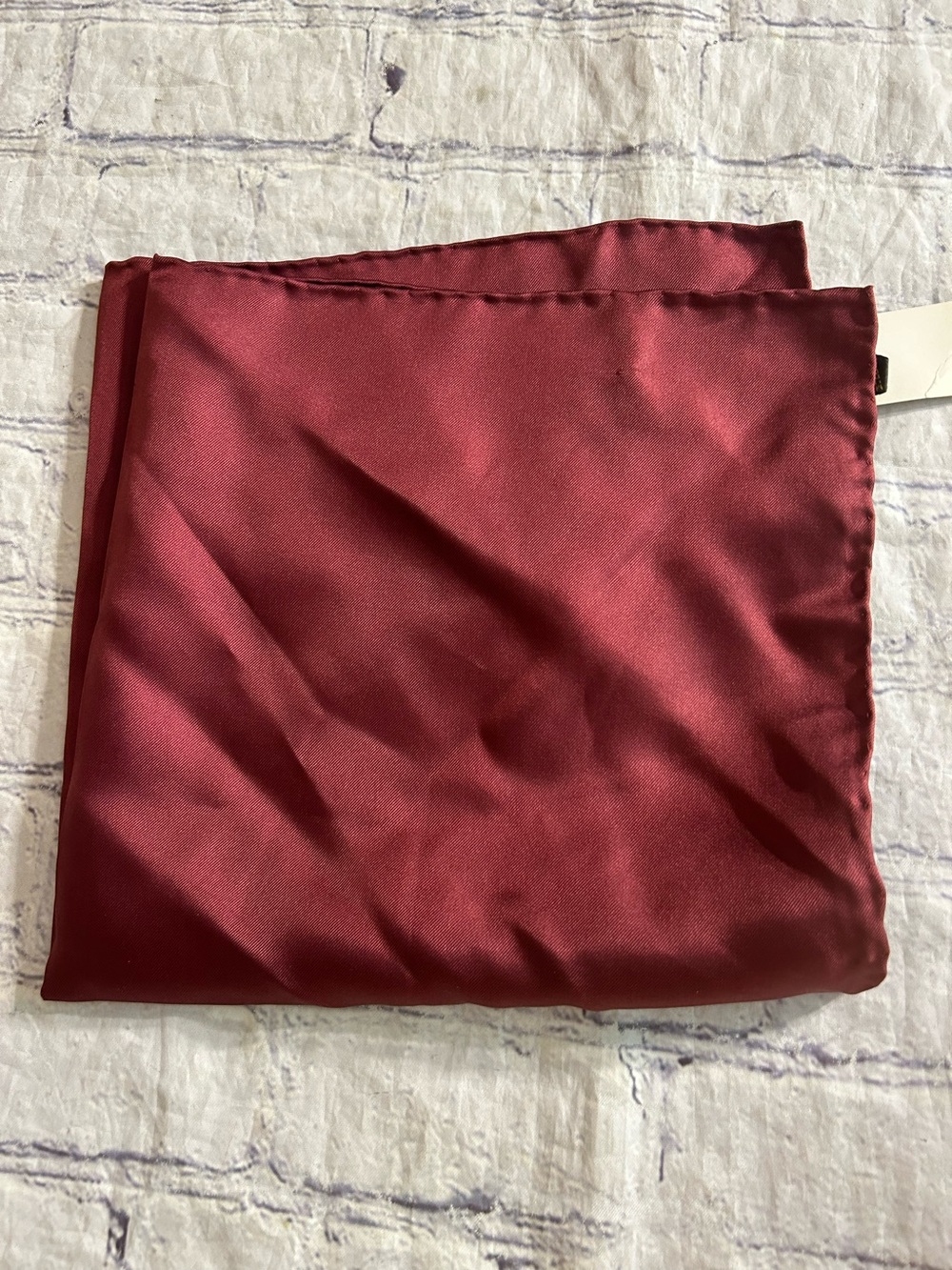 PIERRE CARDIN FINE MENS SILK HANDKERCHIEF BURGUNDY COLOR ROLLED SCARF O/S